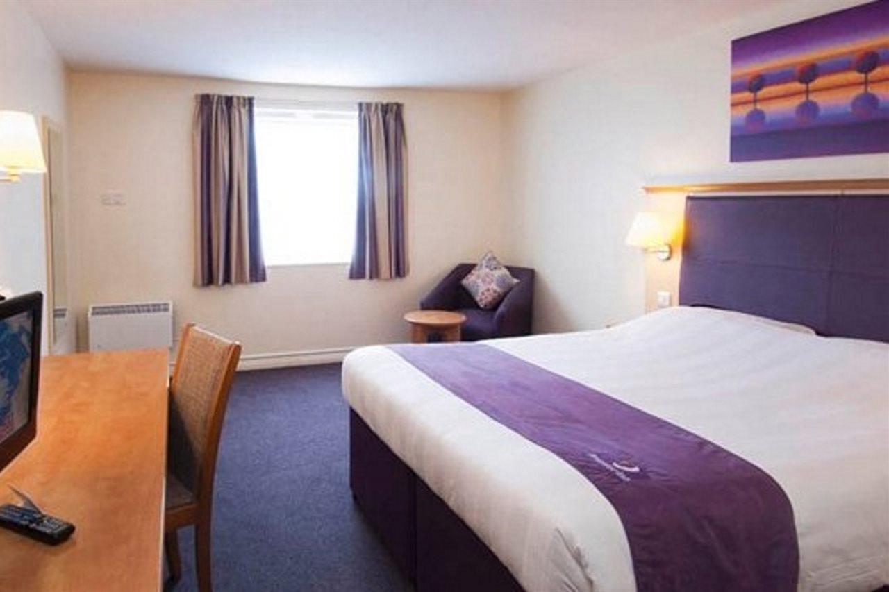 Premier Inn Tewkesbury Bagian luar foto