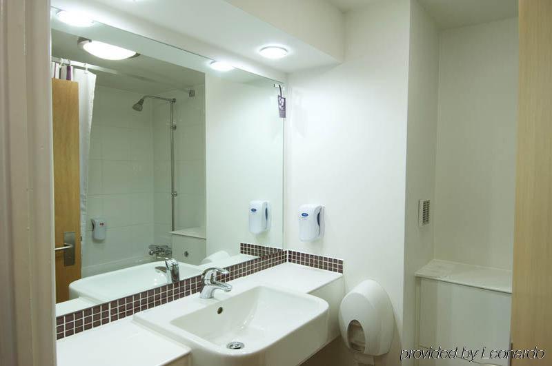 Premier Inn Tewkesbury Bagian luar foto