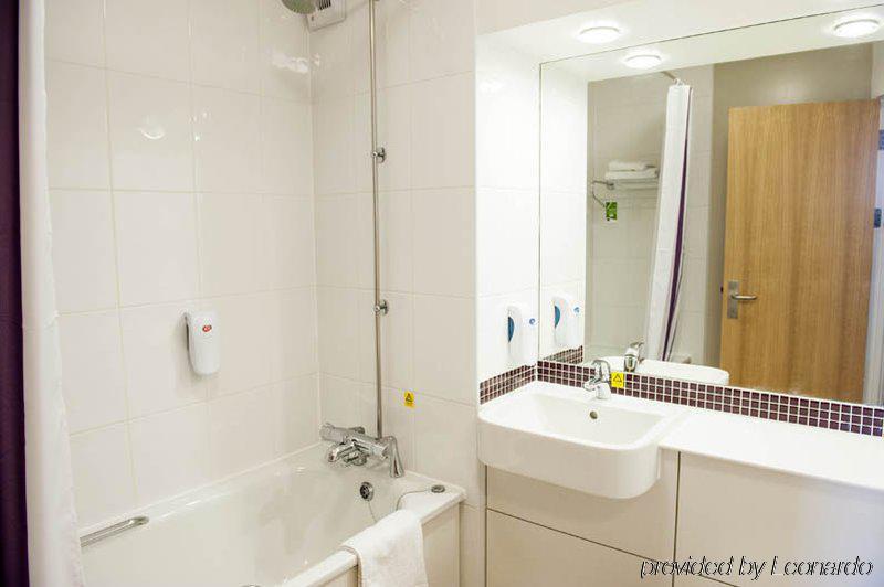 Premier Inn Tewkesbury Bagian luar foto