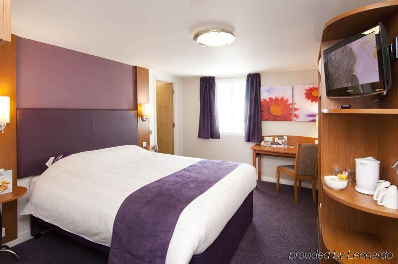 Premier Inn Tewkesbury Bagian luar foto