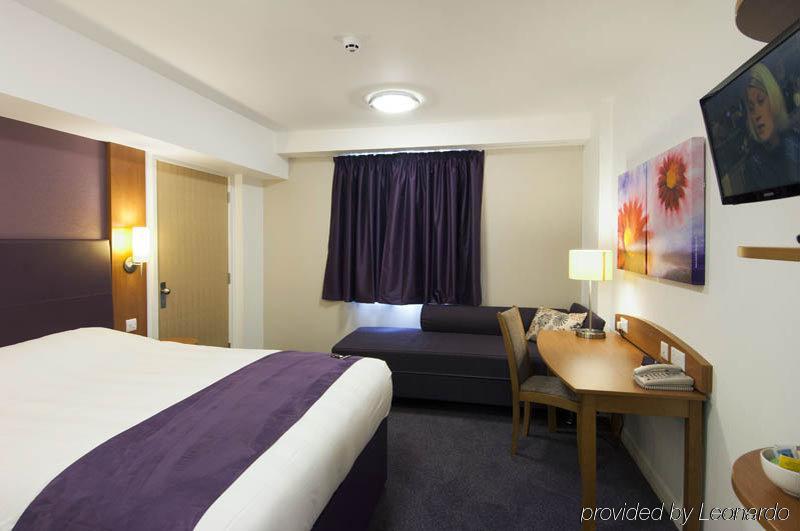 Premier Inn Tewkesbury Bagian luar foto